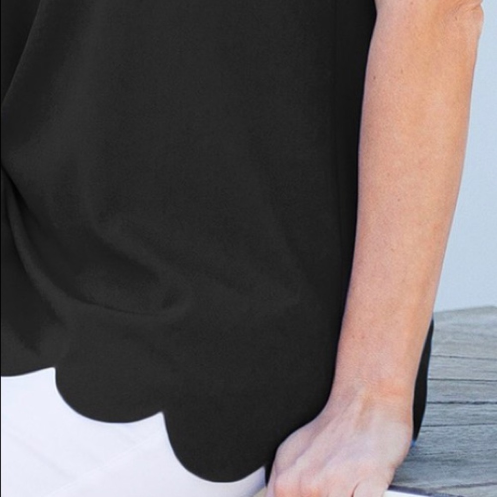 Cute Scallop Hem Tee...!